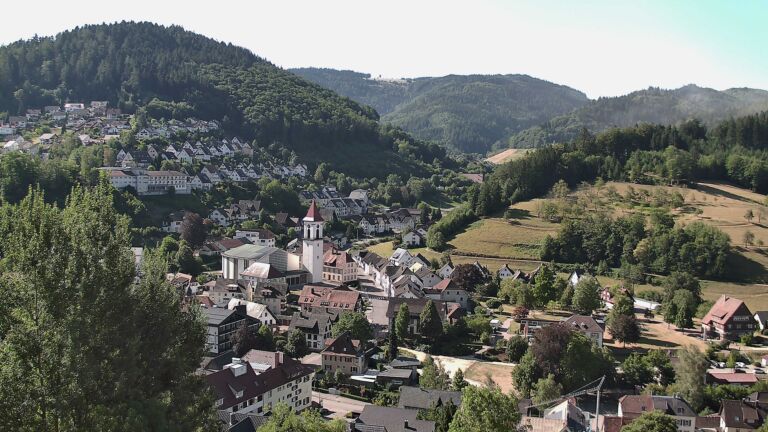Dieses Bild zeigt eine Webcam-Aufnahme von Ottenhöfen, aufgenommen am Dienstag, den 28.07.2026 um 09:50 Uhr