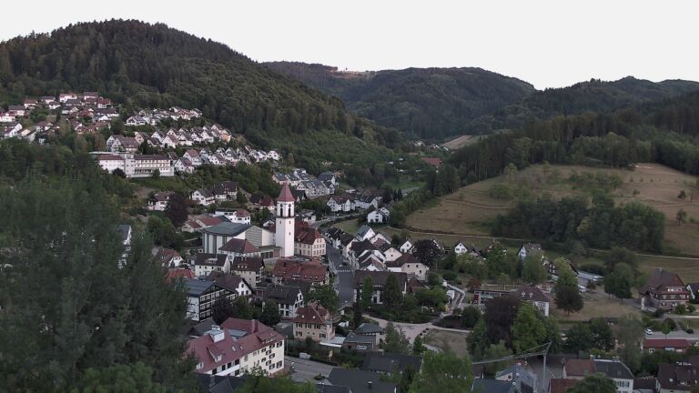 Dieses Bild zeigt eine Webcam-Aufnahme von Ottenhöfen, aufgenommen am Donnerstag, den 06.08.2026 um 20:50 Uhr