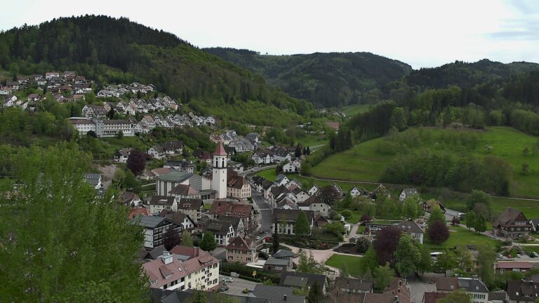 Dieses Bild zeigt eine Webcam-Aufnahme von Ottenhöfen, aufgenommen am Dienstag, den 28.04.2026 um 15:50 Uhr