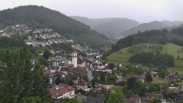 Dieses Bild zeigt eine Webcam-Aufnahme von Ottenhöfen, aufgenommen am Sonntag, den 31.05.2026 um 16:40 Uhr