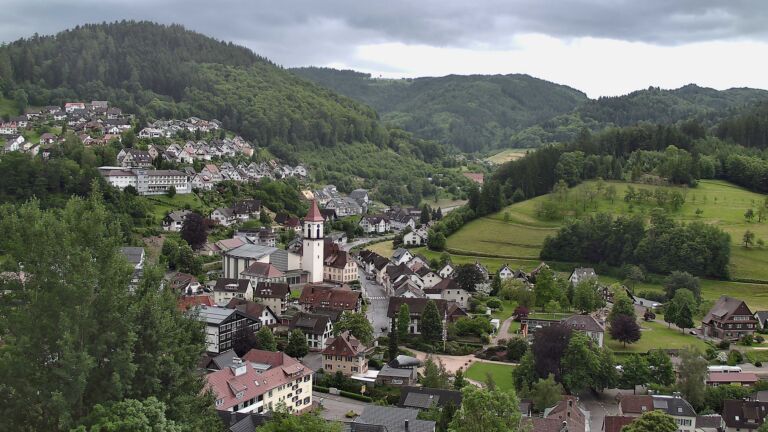 Dieses Bild zeigt eine Webcam-Aufnahme von Ottenhöfen, aufgenommen am Mittwoch, den 03.06.2026 um 15:10 Uhr