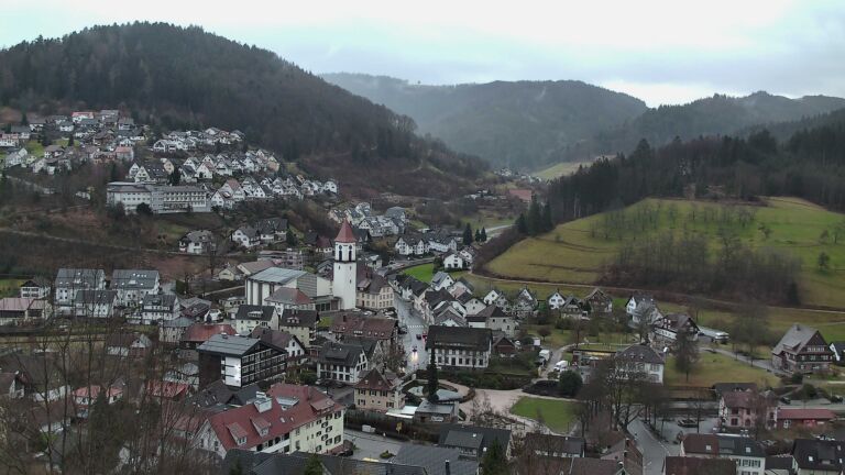 Dieses Bild zeigt eine Webcam-Aufnahme von Ottenhöfen, aufgenommen am Donnerstag, den 19.02.2026 um 17:30 Uhr