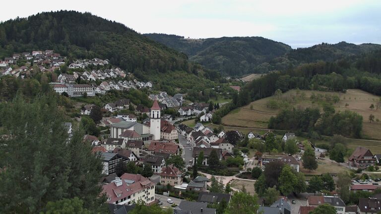 Dieses Bild zeigt eine Webcam-Aufnahme von Ottenhöfen, aufgenommen am Montag, den 24.08.2026 um 15:00 Uhr