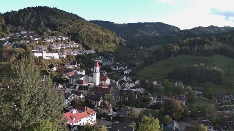 Dieses Bild zeigt eine Webcam-Aufnahme von Ottenhöfen, aufgenommen am Samstag, den 10.10.2026 um 17:50 Uhr