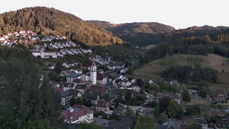 Dieses Bild zeigt eine Webcam-Aufnahme von Ottenhöfen, aufgenommen am Donnerstag, den 13.08.2026 um 20:10 Uhr