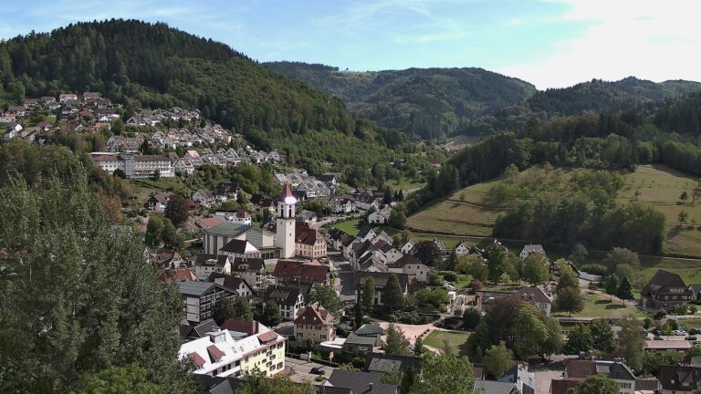 Dieses Bild zeigt eine Webcam-Aufnahme von Ottenhöfen, aufgenommen am Sonntag, den 06.09.2026 um 15:10 Uhr