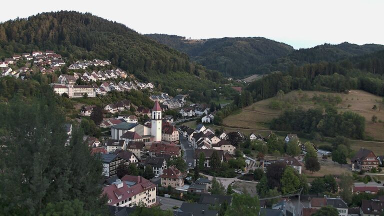 Dieses Bild zeigt eine Webcam-Aufnahme von Ottenhöfen, aufgenommen am Sonntag, den 09.08.2026 um 20:30 Uhr