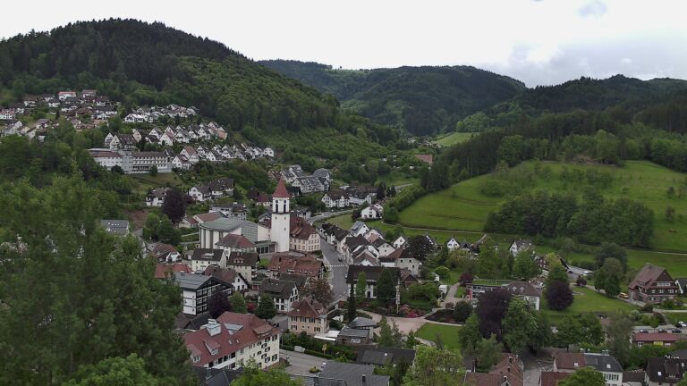 Dieses Bild zeigt eine Webcam-Aufnahme von Ottenhöfen, aufgenommen am Freitag, den 15.05.2026 um 12:40 Uhr