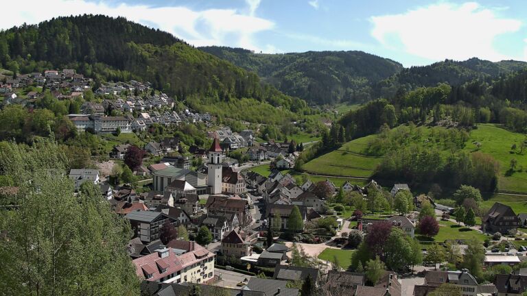 Dieses Bild zeigt eine Webcam-Aufnahme von Ottenhöfen, aufgenommen am Sonntag, den 26.04.2026 um 14:50 Uhr