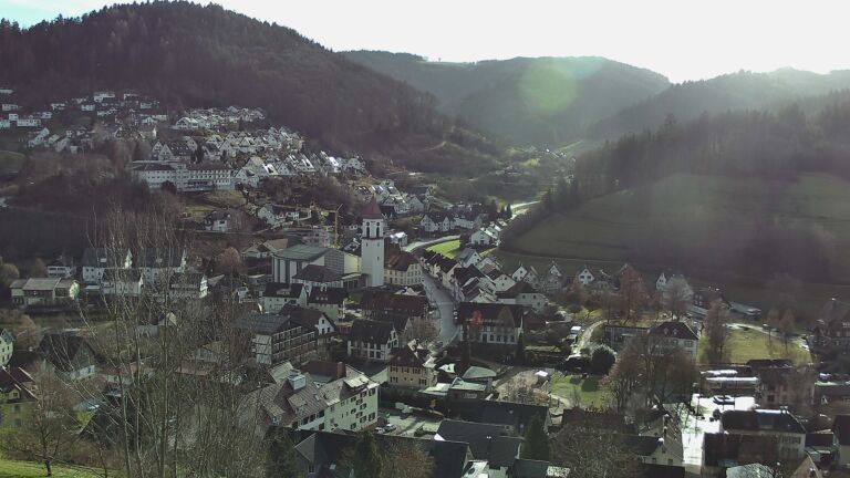 Dieses Bild zeigt eine Webcam-Aufnahme von Ottenhöfen, aufgenommen am Donnerstag, den 18.12.2025 um 12:30 Uhr