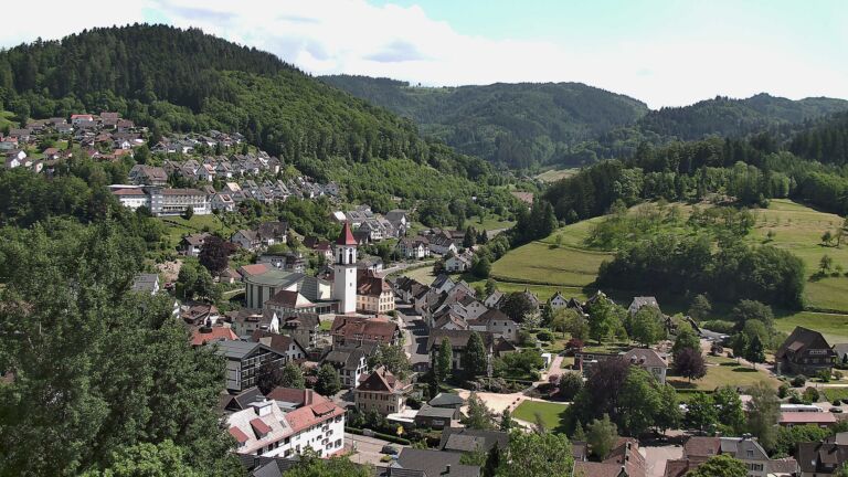 Dieses Bild zeigt eine Webcam-Aufnahme von Ottenhöfen, aufgenommen am Mittwoch, den 27.05.2026 um 15:30 Uhr