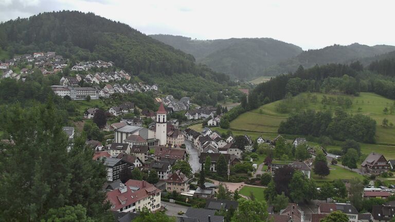 Dieses Bild zeigt eine Webcam-Aufnahme von Ottenhöfen, aufgenommen am Donnerstag, den 04.06.2026 um 15:00 Uhr