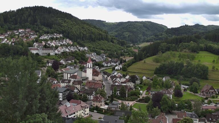 Dieses Bild zeigt eine Webcam-Aufnahme von Ottenhöfen, aufgenommen am Donnerstag, den 11.06.2026 um 18:10 Uhr