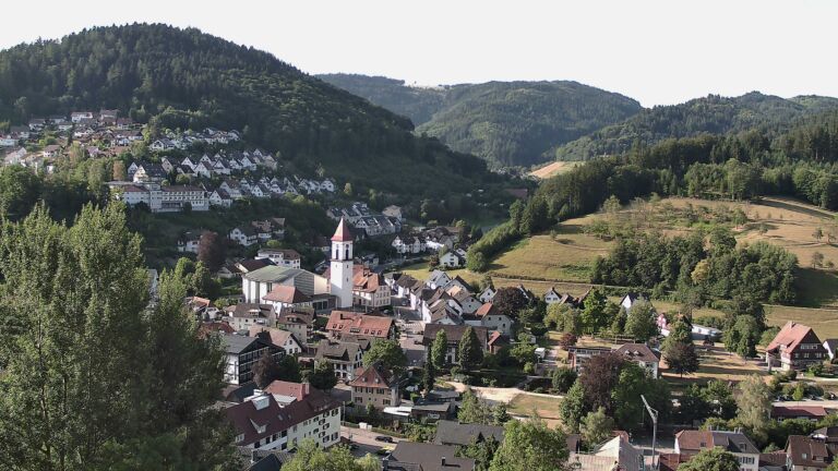 Dieses Bild zeigt eine Webcam-Aufnahme von Ottenhöfen, aufgenommen am Montag, den 20.07.2026 um 08:30 Uhr