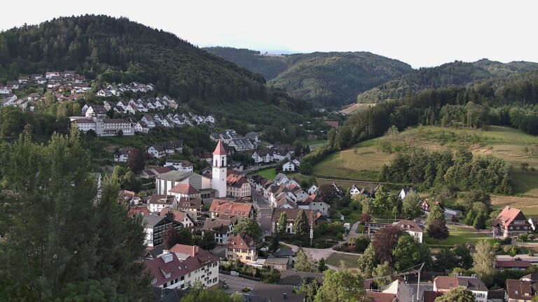 Dieses Bild zeigt eine Webcam-Aufnahme von Ottenhöfen, aufgenommen am Sonntag, den 05.07.2026 um 06:50 Uhr