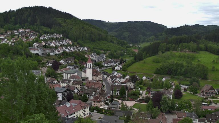 Dieses Bild zeigt eine Webcam-Aufnahme von Ottenhöfen, aufgenommen am Montag, den 04.05.2026 um 16:50 Uhr