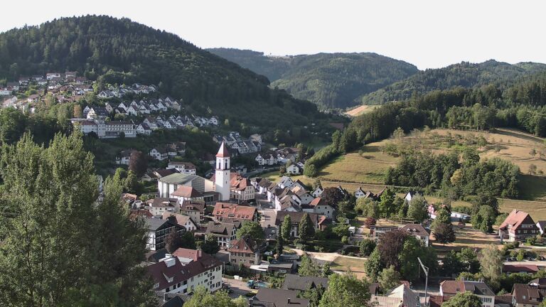 Dieses Bild zeigt eine Webcam-Aufnahme von Ottenhöfen, aufgenommen am Montag, den 20.07.2026 um 08:20 Uhr