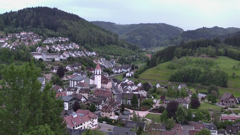 Dieses Bild zeigt eine Webcam-Aufnahme von Ottenhöfen, aufgenommen am Montag, den 04.05.2026 um 20:20 Uhr