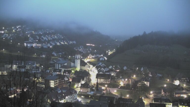 Dieses Bild zeigt eine Webcam-Aufnahme von Ottenhöfen, aufgenommen am Montag, den 13.04.2026 um 06:10 Uhr
