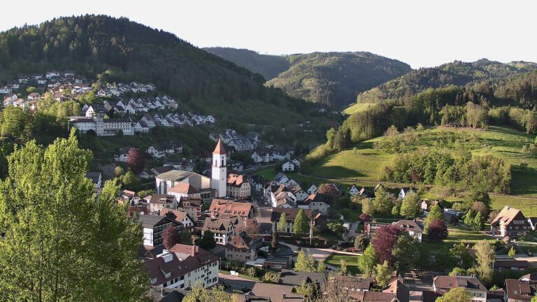 Dieses Bild zeigt eine Webcam-Aufnahme von Ottenhöfen, aufgenommen am Freitag, den 01.05.2026 um 07:30 Uhr