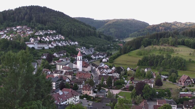 Dieses Bild zeigt eine Webcam-Aufnahme von Ottenhöfen, aufgenommen am Dienstag, den 26.05.2026 um 06:20 Uhr