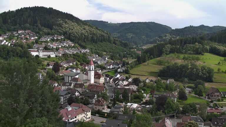 Dieses Bild zeigt eine Webcam-Aufnahme von Ottenhöfen, aufgenommen am Sonntag, den 21.06.2026 um 18:20 Uhr