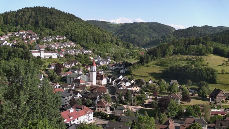 Dieses Bild zeigt eine Webcam-Aufnahme von Ottenhöfen, aufgenommen am Mittwoch, den 27.05.2026 um 18:30 Uhr