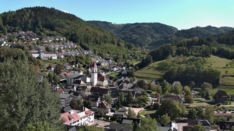 Dieses Bild zeigt eine Webcam-Aufnahme von Ottenhöfen, aufgenommen am Dienstag, den 15.09.2026 um 16:00 Uhr