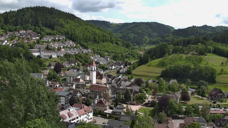 Dieses Bild zeigt eine Webcam-Aufnahme von Ottenhöfen, aufgenommen am Donnerstag, den 21.05.2026 um 15:50 Uhr