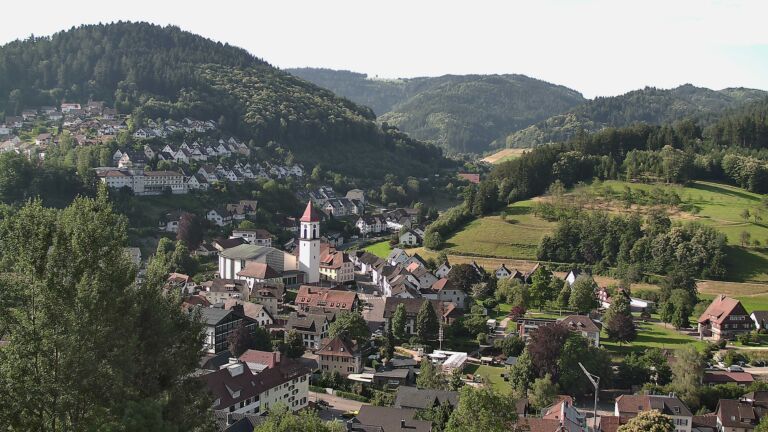 Dieses Bild zeigt eine Webcam-Aufnahme von Ottenhöfen, aufgenommen am Montag, den 22.06.2026 um 08:40 Uhr