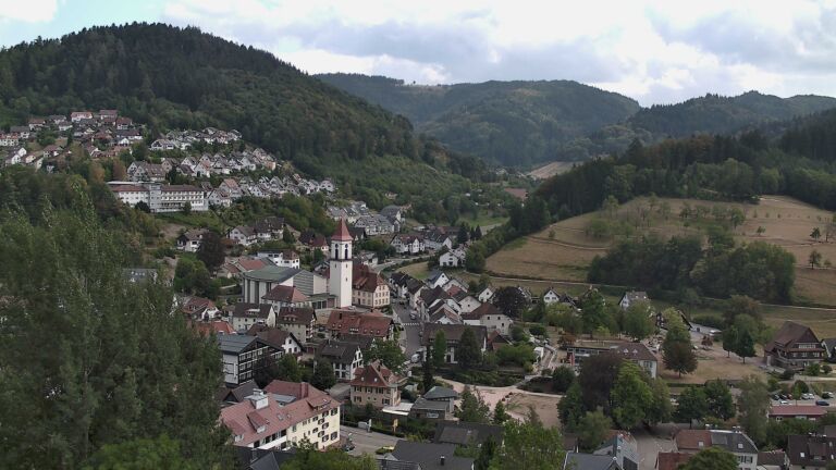 Dieses Bild zeigt eine Webcam-Aufnahme von Ottenhöfen, aufgenommen am Montag, den 17.08.2026 um 16:10 Uhr