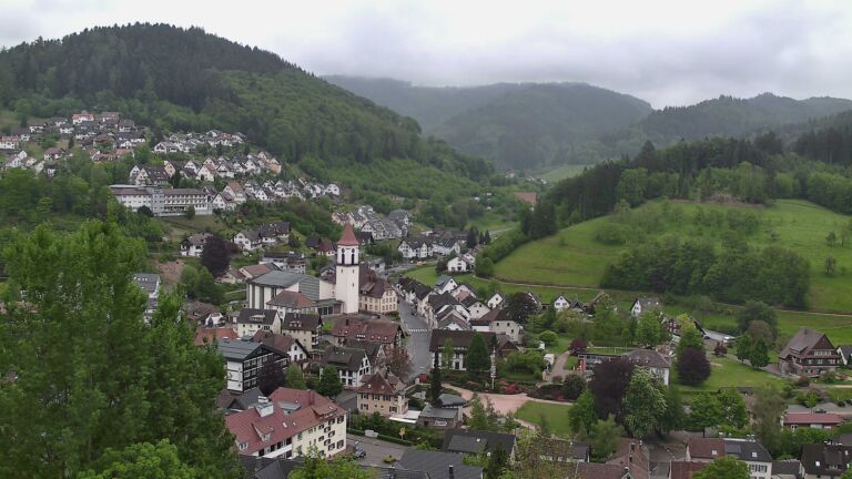 Dieses Bild zeigt eine Webcam-Aufnahme von Ottenhöfen, aufgenommen am Dienstag, den 05.05.2026 um 14:10 Uhr