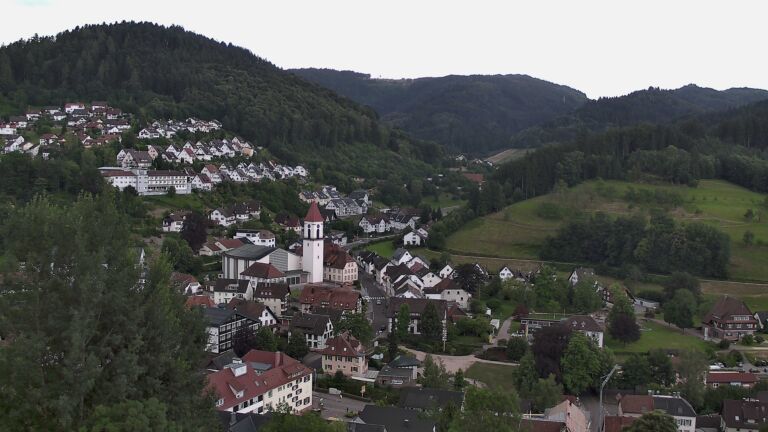 Dieses Bild zeigt eine Webcam-Aufnahme von Ottenhöfen, aufgenommen am Mittwoch, den 01.07.2026 um 16:40 Uhr