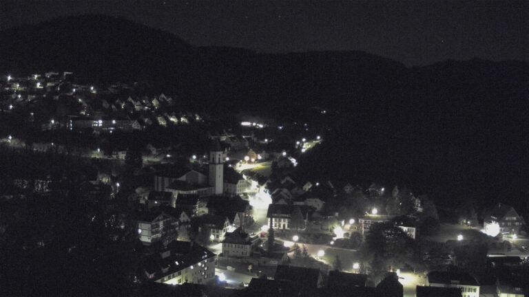 Dieses Bild zeigt eine Webcam-Aufnahme von Ottenhöfen, aufgenommen am Montag, den 27.04.2026 um 04:00 Uhr