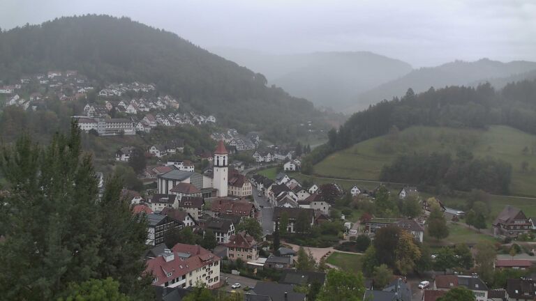 Dieses Bild zeigt eine Webcam-Aufnahme von Ottenhöfen, aufgenommen am Dienstag, den 13.10.2026 um 18:10 Uhr