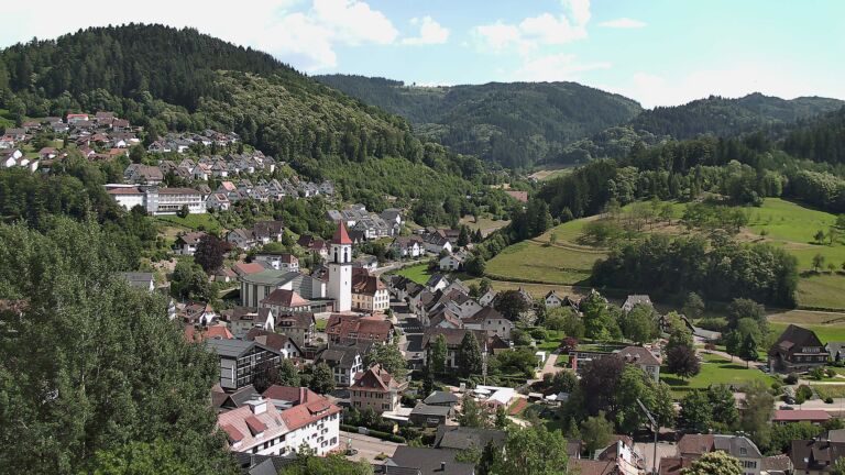 Dieses Bild zeigt eine Webcam-Aufnahme von Ottenhöfen, aufgenommen am Freitag, den 19.06.2026 um 16:20 Uhr