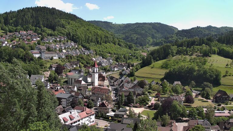 Dieses Bild zeigt eine Webcam-Aufnahme von Ottenhöfen, aufgenommen am Freitag, den 22.05.2026 um 15:30 Uhr