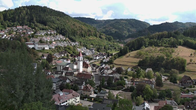 Dieses Bild zeigt eine Webcam-Aufnahme von Ottenhöfen, aufgenommen am Samstag, den 22.08.2026 um 16:00 Uhr