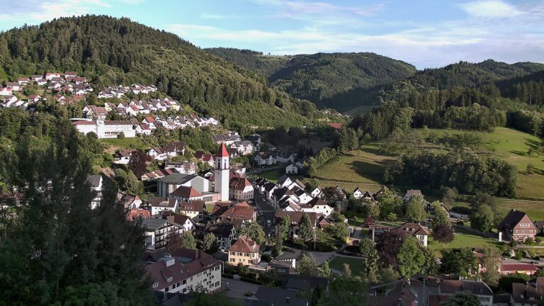 Dieses Bild zeigt eine Webcam-Aufnahme von Ottenhöfen, aufgenommen am Montag, den 15.06.2026 um 20:00 Uhr