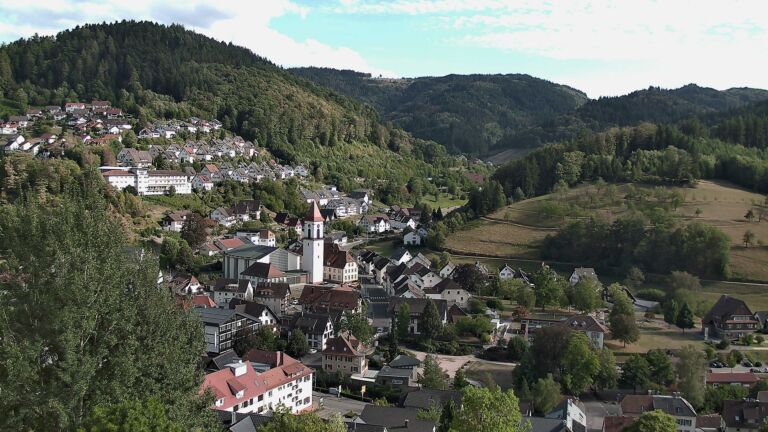 Dieses Bild zeigt eine Webcam-Aufnahme von Ottenhöfen, aufgenommen am Sonntag, den 23.08.2026 um 17:20 Uhr