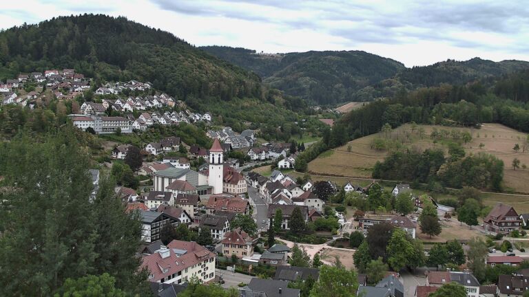 Dieses Bild zeigt eine Webcam-Aufnahme von Ottenhöfen, aufgenommen am Freitag, den 21.08.2026 um 08:50 Uhr