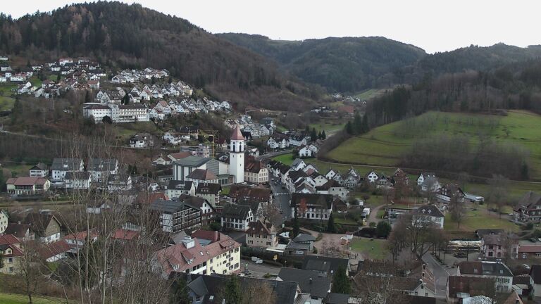 Dieses Bild zeigt eine Webcam-Aufnahme von Ottenhöfen, aufgenommen am Donnerstag, den 18.12.2025 um 16:00 Uhr