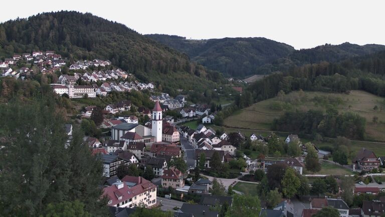 Dieses Bild zeigt eine Webcam-Aufnahme von Ottenhöfen, aufgenommen am Sonntag, den 06.09.2026 um 19:50 Uhr