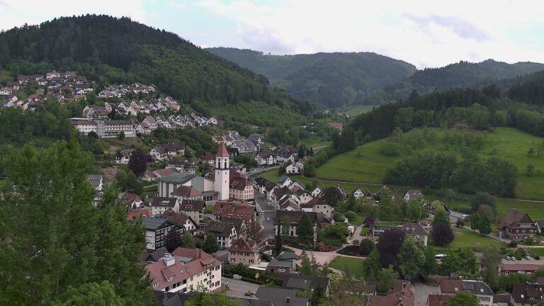 Dieses Bild zeigt eine Webcam-Aufnahme von Ottenhöfen, aufgenommen am Donnerstag, den 07.05.2026 um 17:40 Uhr