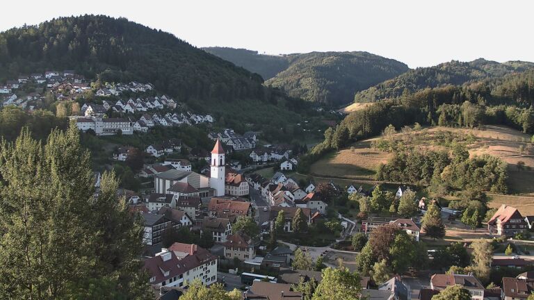 Dieses Bild zeigt eine Webcam-Aufnahme von Ottenhöfen, aufgenommen am Donnerstag, den 13.08.2026 um 07:30 Uhr
