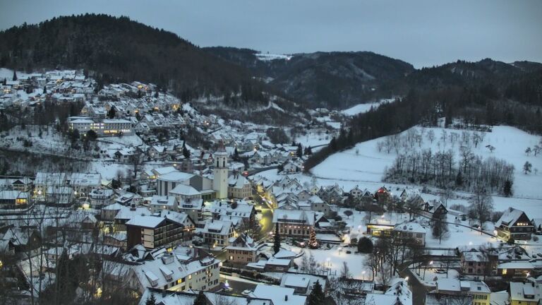 Dieses Bild zeigt eine Webcam-Aufnahme von Ottenhöfen, aufgenommen am Mittwoch, den 07.01.2026 um 17:10 Uhr