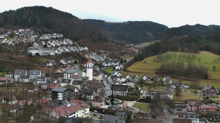 Dieses Bild zeigt eine Webcam-Aufnahme von Ottenhöfen, aufgenommen am Dienstag, den 10.02.2026 um 13:50 Uhr