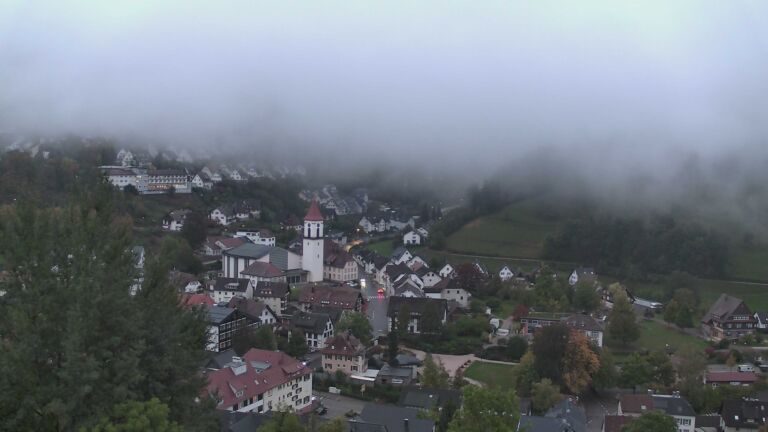Dieses Bild zeigt eine Webcam-Aufnahme von Ottenhöfen, aufgenommen am Sonntag, den 18.10.2026 um 07:50 Uhr