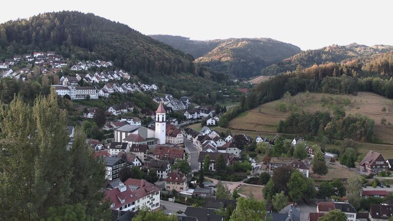 Dieses Bild zeigt eine Webcam-Aufnahme von Ottenhöfen, aufgenommen am Sonntag, den 23.08.2026 um 07:30 Uhr