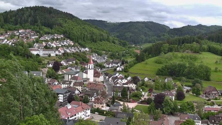 Dieses Bild zeigt eine Webcam-Aufnahme von Ottenhöfen, aufgenommen am Mittwoch, den 13.05.2026 um 14:30 Uhr